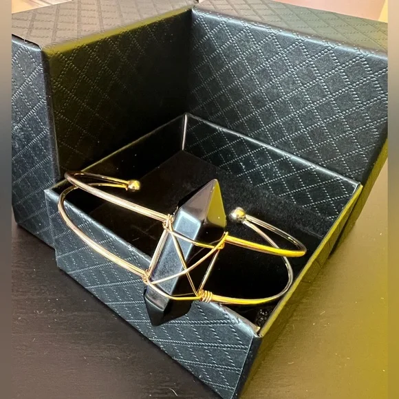 1pc Natural Healing Gemstone Column on Adjustable Gold Colour Bracelet - Picture 5 of 6